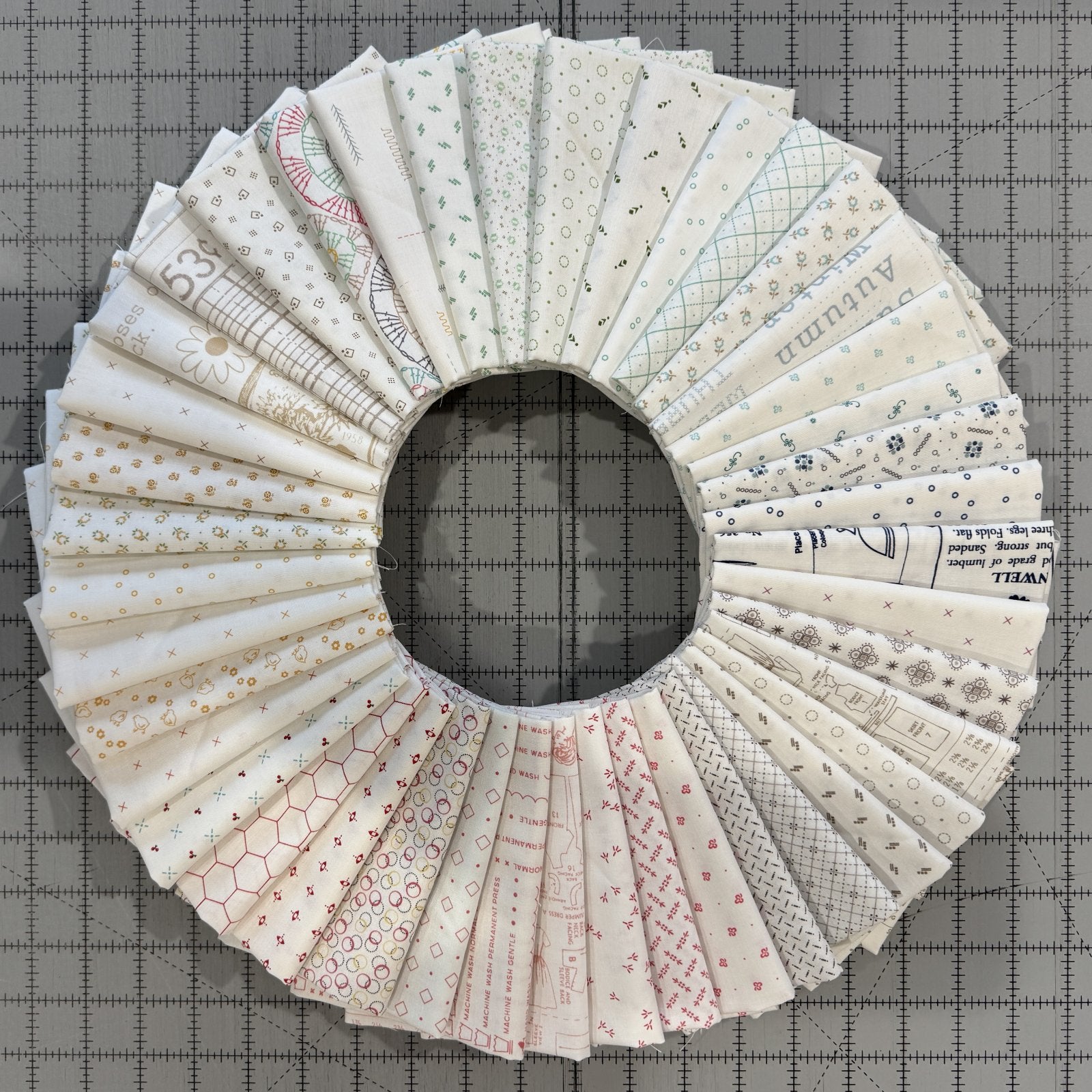 Bee Bundle Backgrounds Fat Quarter Bundle - Limited Edition • Lori Holt