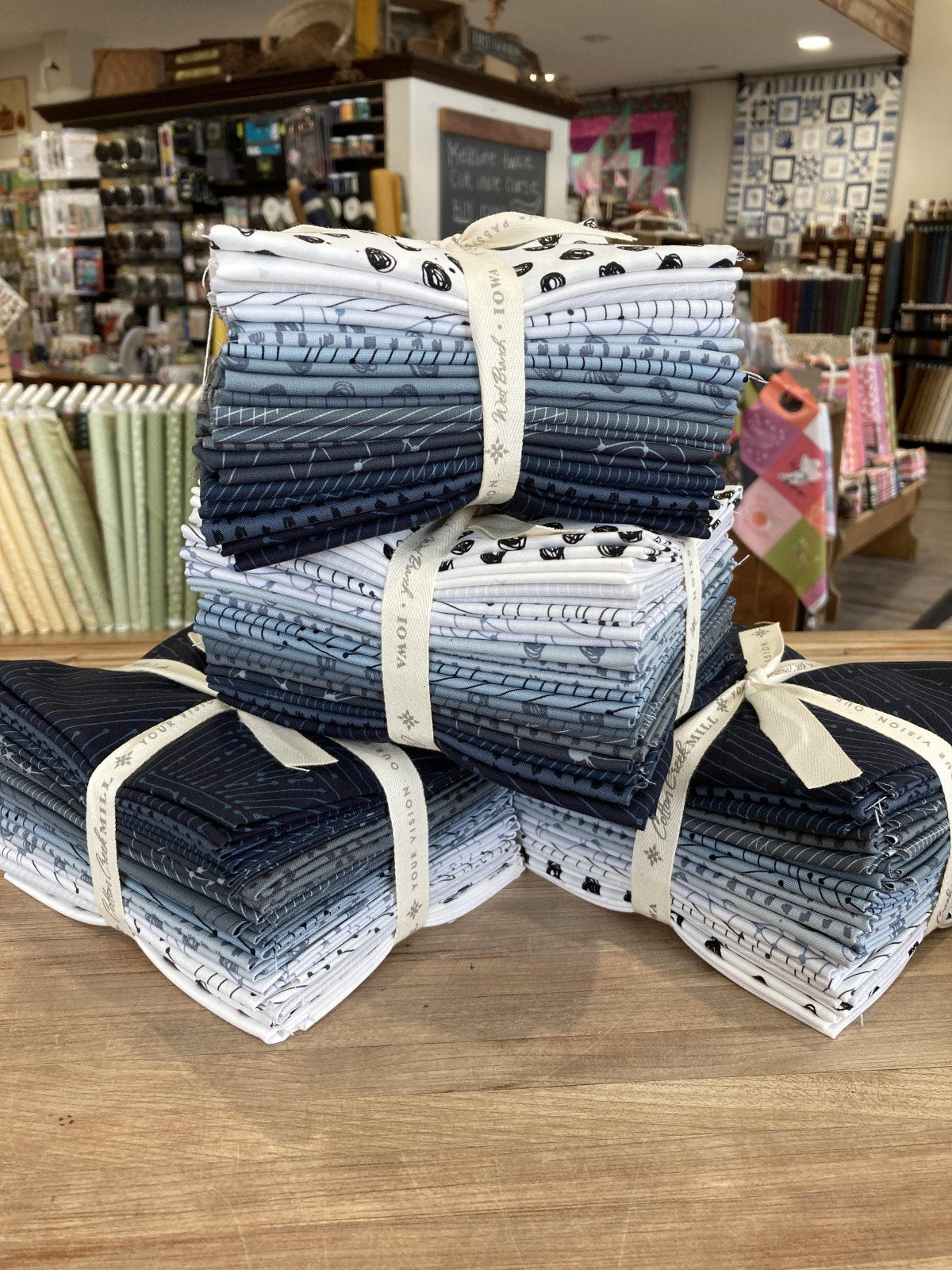 Ink - 16 Fat Quarter Bundle • Giucy Giuce