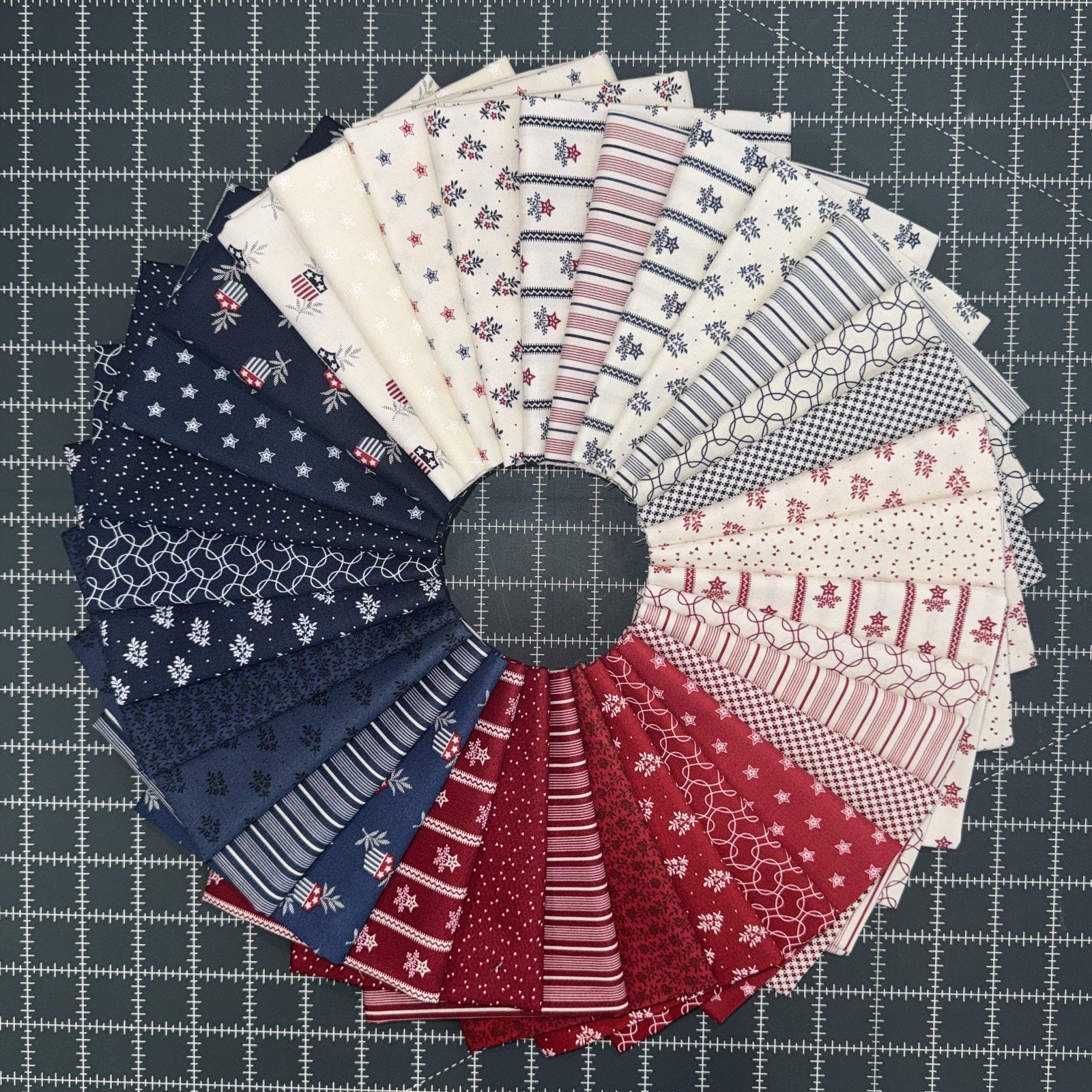 American Gatherings III 33 Petite FQ Bundle • Primitive Gatherings