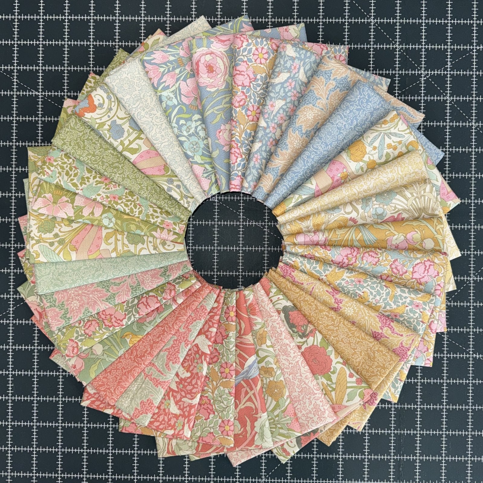 Songbird by Tilda • 32 FQ Bundle - Line and Blenders