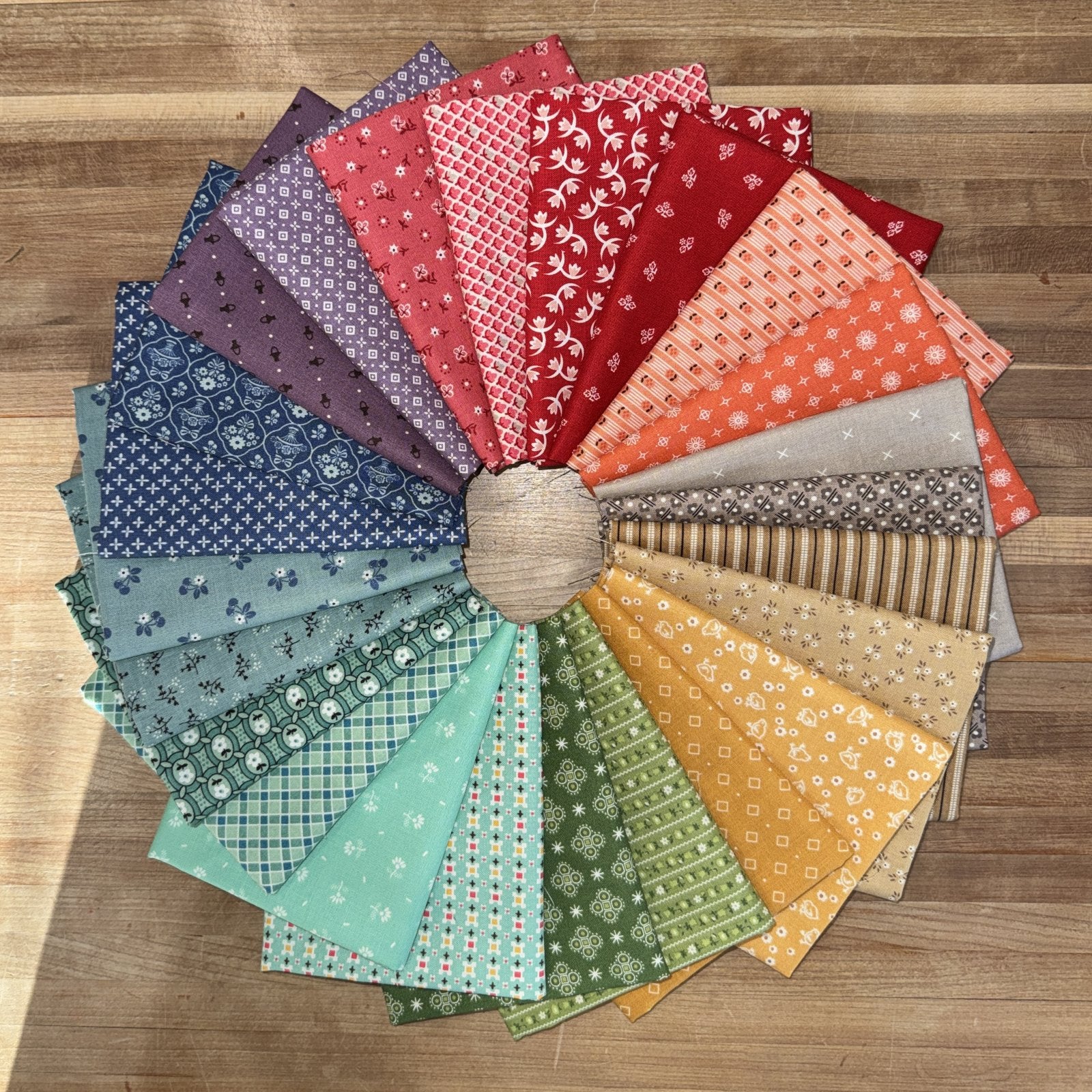 Bee Bundle - Petite 24 ct. Fat Quarters • Lori Holt