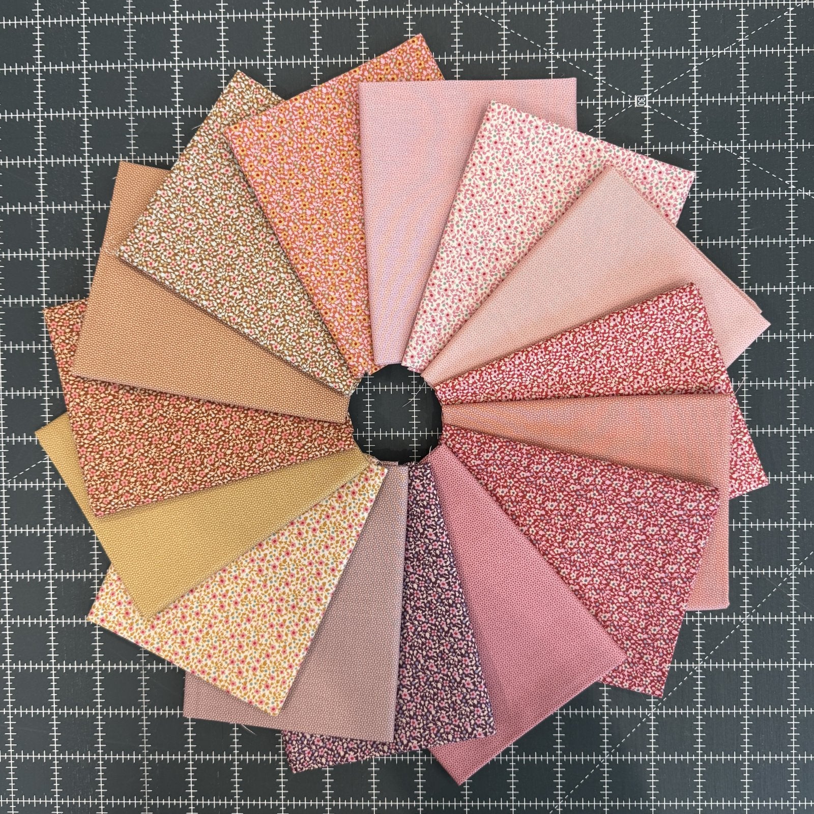 Brie and Poppy Basics - Warm 15 FQ Bundle • Tilda Fabrics